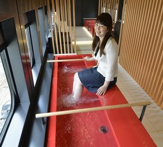 Ofuro para pies en Shinkansen japonés 300
