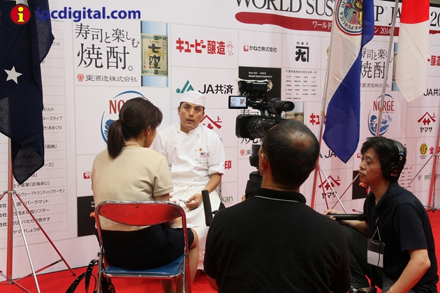 Jorge Dionisio, entrevistado por la TV japonesa.