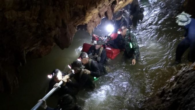 Los seals tailandeses llevan tubos de drenaje