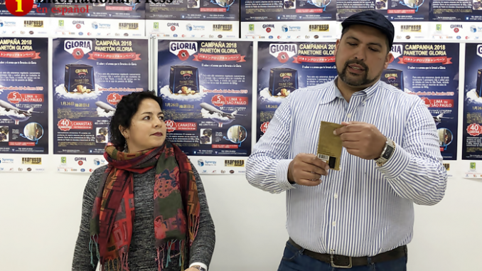 Giuliano Castagnetto, presidente de G&C, y su esposa, Fabiola, anuncian a los ganadores del sorteo