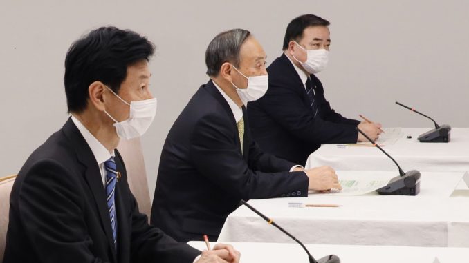 Ministro Nishimura y el Primer Ministro en reunión de trabajo (Kantei)