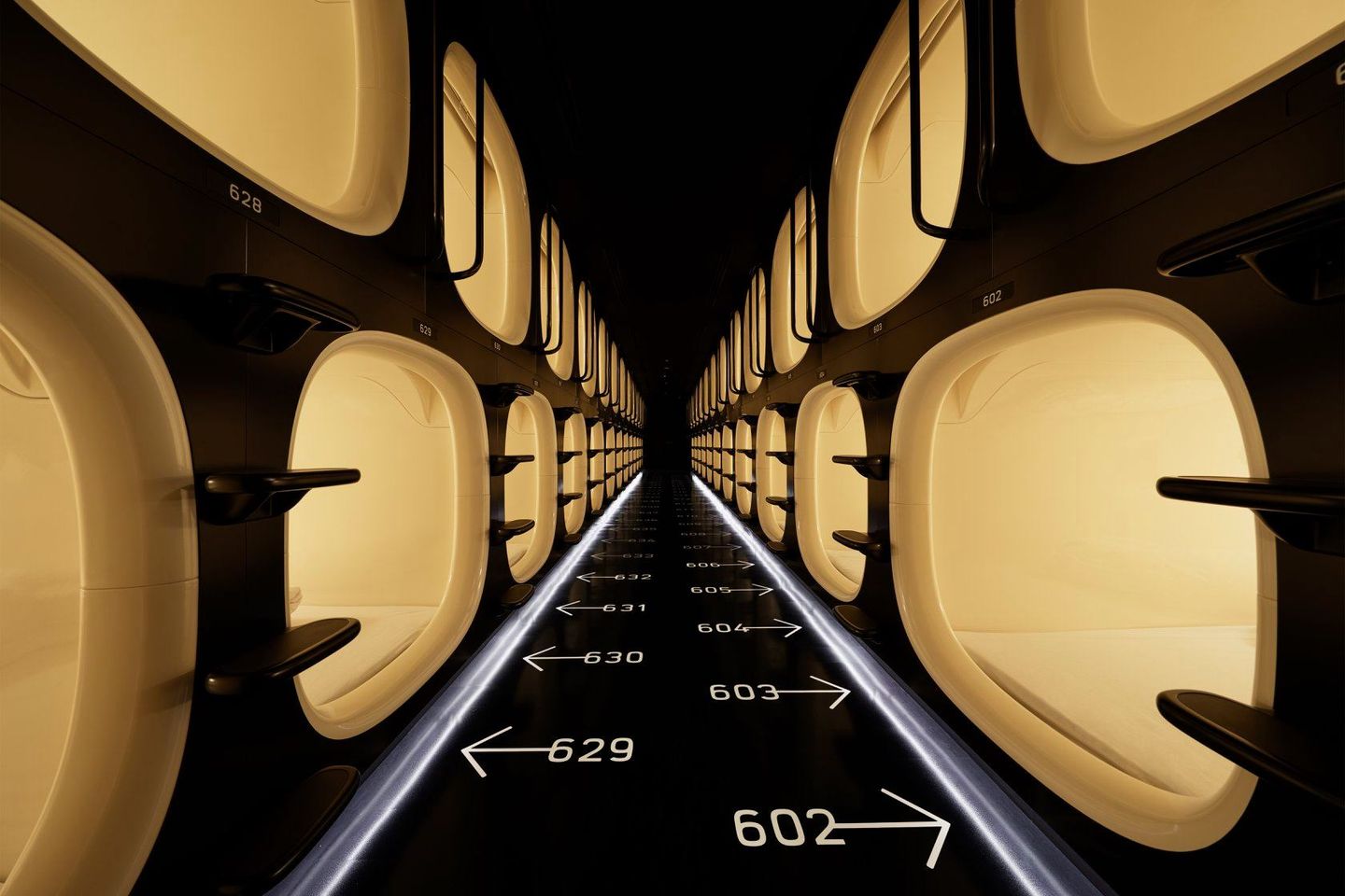 Hotel cápsula futurista en el Aeropuerto de Narita