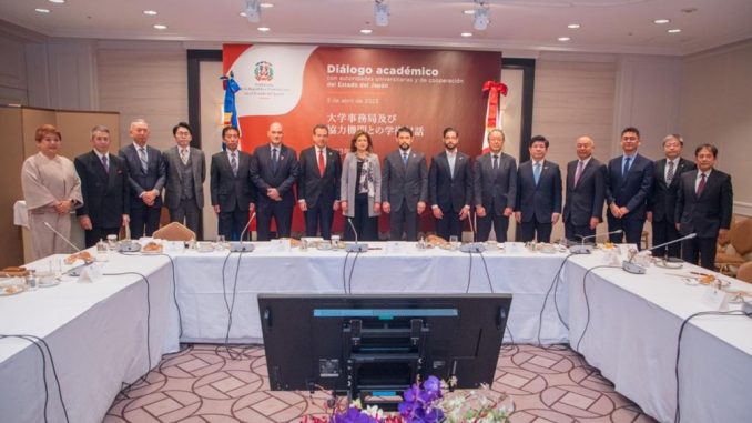 Peña y representantes de universidades japonesas (Foto Presidencia)