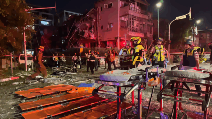 Escena del ataque con misiles balísticos iraníes ocurrido hace unas horas en Tel Aviv (MDA)