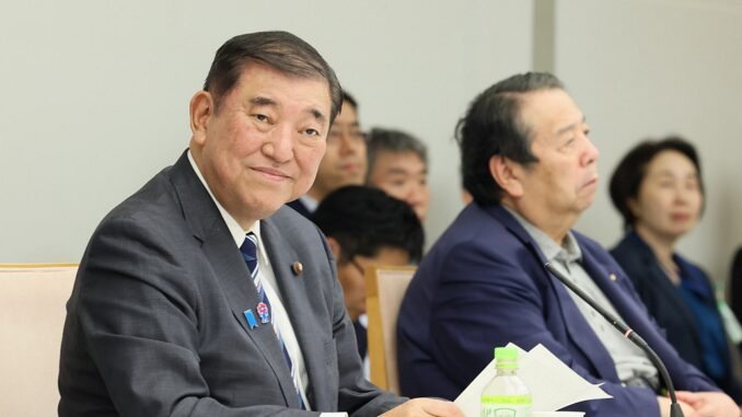 Shigeru Ishiba sonriente