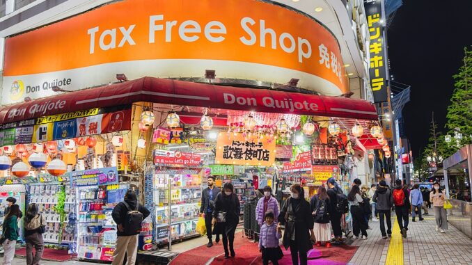Tax Free en Don Quijote en Kabukicho,Tokio (Foto Christian Mueller / Shutterstock)