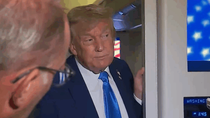 Trump declara a bordo del Force One